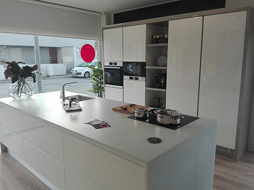 Cozinha no showroom da Cookit em Braga